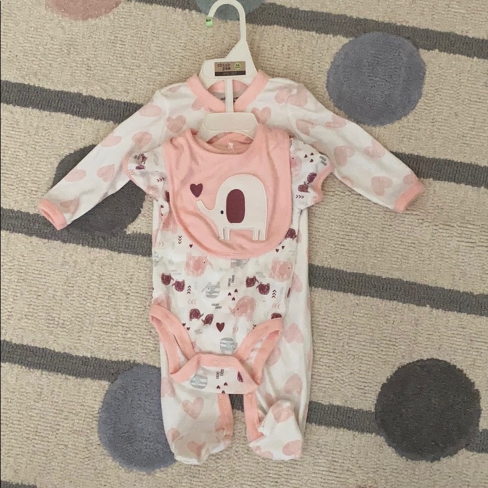 Three piece set. Bib, Pajamas and onesie 3-6 month